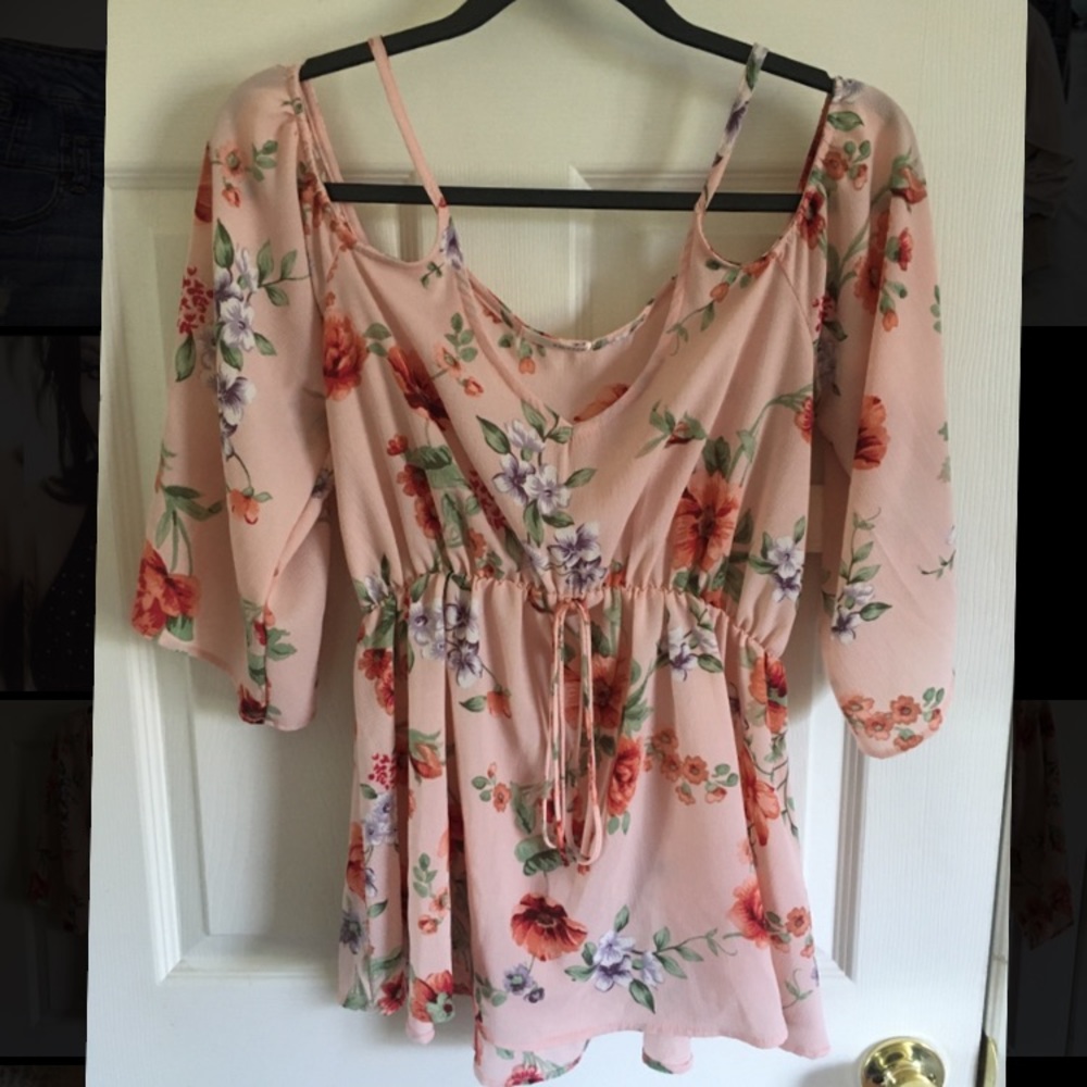 Off the shoulder pink floral top Size Small NWOT